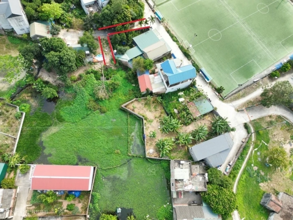 Tự ý xây mộ chắn lối vào đất sản xuất của 5 hộ dân Tự ý xây mộ chắn lối vào đất sản xuất của 5 hộ dân
