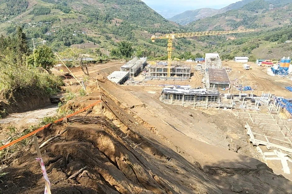 Vết sạt trên núi và mệnh lệnh 'thép' tại dự án xây trường trăm tỷ ở Lai Châu Vết sạt trên núi và mệnh lệnh 'thép' tại dự án xây trường trăm tỷ ở Lai Châu