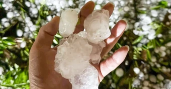 Vì sao mưa đá có nguy cơ dồn dập ở miền Bắc?