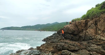 Vụ 4 người bị sóng cuốn ở Sơn Trà: Khẩn trương tìm 2 cô gái mất tích