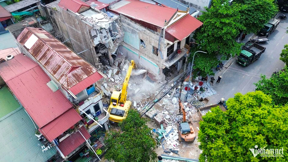 Vụ đào móng công trình khiến nhà bên sụt lún: Rà soát khẩn sau trận mưa lớn trong đêm Vụ đào móng công trình khiến nhà bên sụt lún: Rà soát khẩn sau trận mưa lớn trong đêm