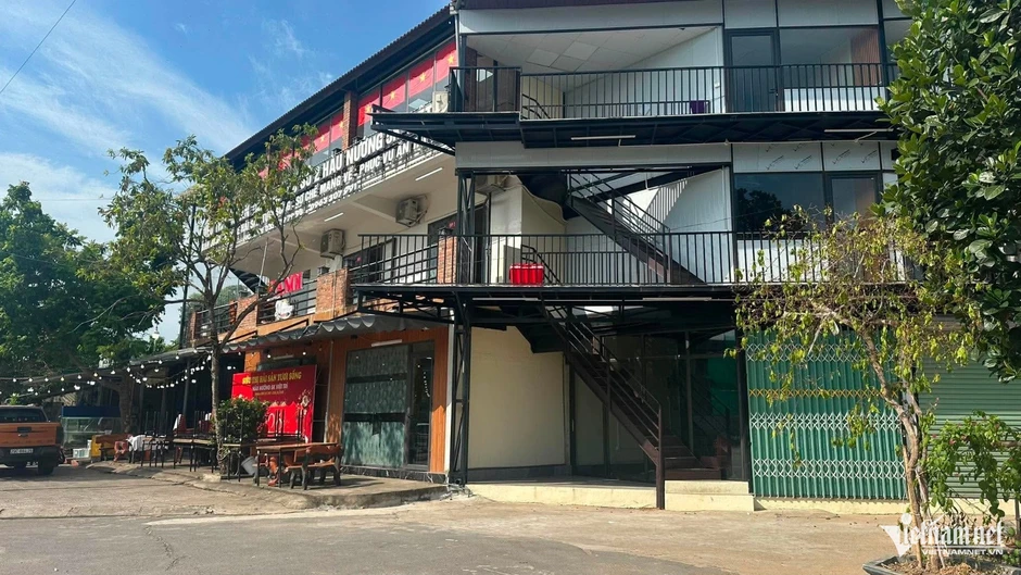 Vụ đưa cô gái và bạn đi ăn cua hoàng đế, tôm Alaska hết 16 triệu: Chủ quán kể về tình tiết lạ Vụ đưa cô gái và bạn đi ăn cua hoàng đế, tôm Alaska hết 16 triệu: Chủ quán kể về tình tiết lạ