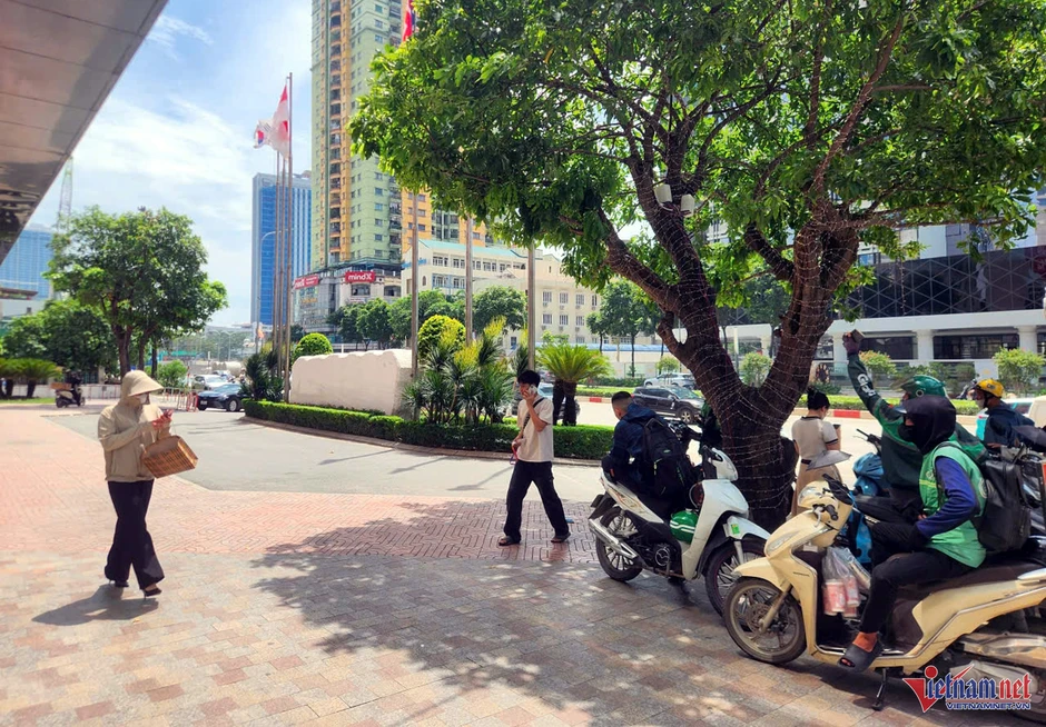 Vụ shipper giật tóc, đấm cô gái ở Hà Nội: Nạn nhân thuật lại diễn biến bị hành hung Vụ shipper giật tóc, đấm cô gái ở Hà Nội: Nạn nhân thuật lại diễn biến bị hành hung