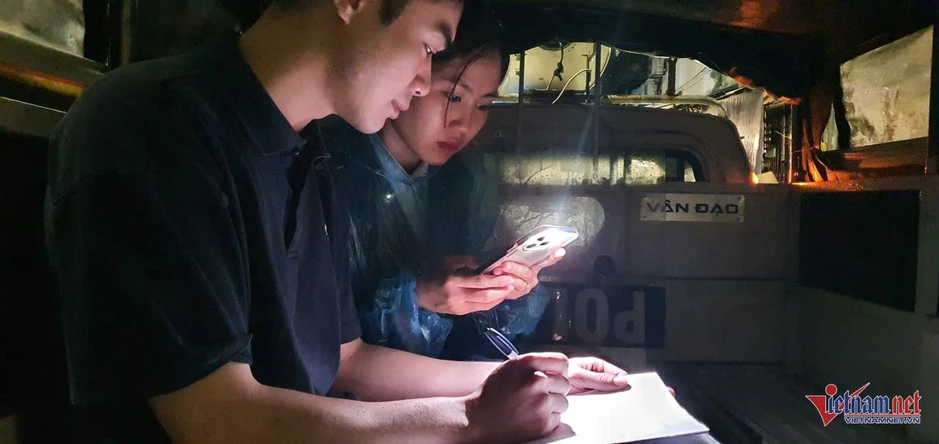 Xử lý điểm bán thịt, xương bò ở vỉa hè Hà Nội, phạt gần 30 triệu đồng Xử lý điểm bán thịt, xương bò ở vỉa hè Hà Nội, phạt gần 30 triệu đồng