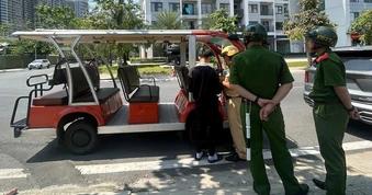 Xử lý xe điện du lịch '3 không' tự ý chở khách trong khu dân cư ở TP.HCM