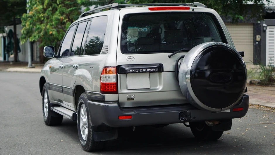 ‘Huyền thoại’ Toyota Land Cruiser đời 2005, bán lại chưa tới 400 triệu đồng ‘Huyền thoại’ Toyota Land Cruiser đời 2005, bán lại chưa tới 400 triệu đồng