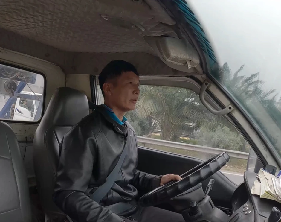 Gọi cứu hộ VETC trên cao tốc: 'Cân' cả xe điện nặng như VF 9, xe sang khóa bánh, mất số Gọi cứu hộ VETC trên cao tốc: 'Cân' cả xe điện nặng như VF 9, xe sang khóa bánh, mất số