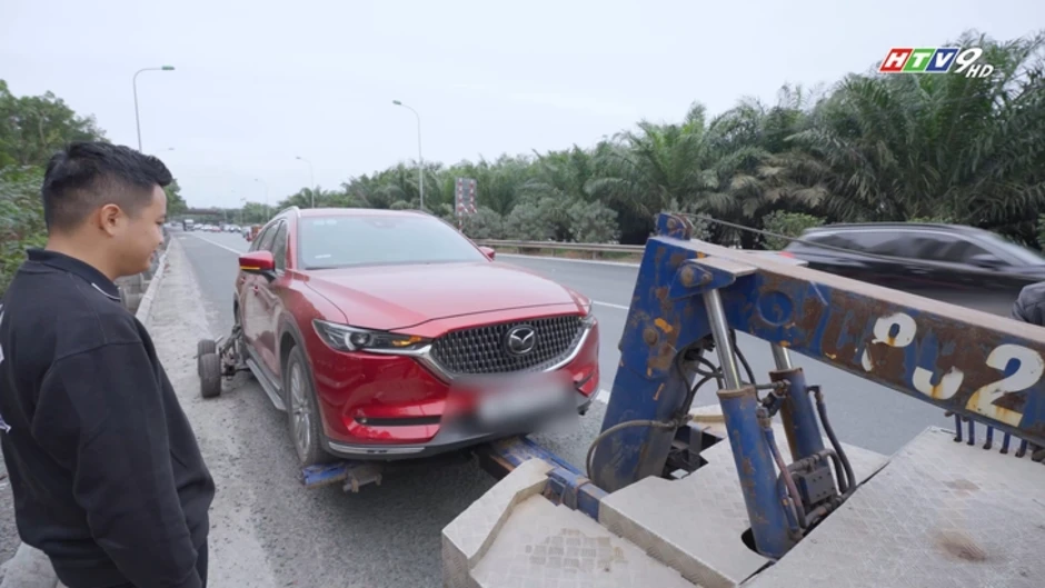 Gọi cứu hộ VETC trên cao tốc: 'Cân' cả xe điện nặng như VF 9, xe sang khóa bánh, mất số Gọi cứu hộ VETC trên cao tốc: 'Cân' cả xe điện nặng như VF 9, xe sang khóa bánh, mất số