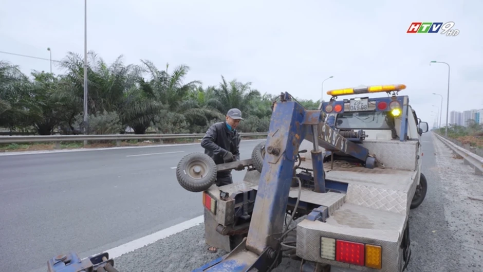 Gọi cứu hộ VETC trên cao tốc: 'Cân' cả xe điện nặng như VF 9, xe sang khóa bánh, mất số Gọi cứu hộ VETC trên cao tốc: 'Cân' cả xe điện nặng như VF 9, xe sang khóa bánh, mất số