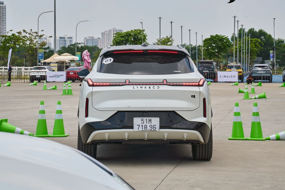 Lynk & Co 08: Hợp với người trẻ, thích công nghệ