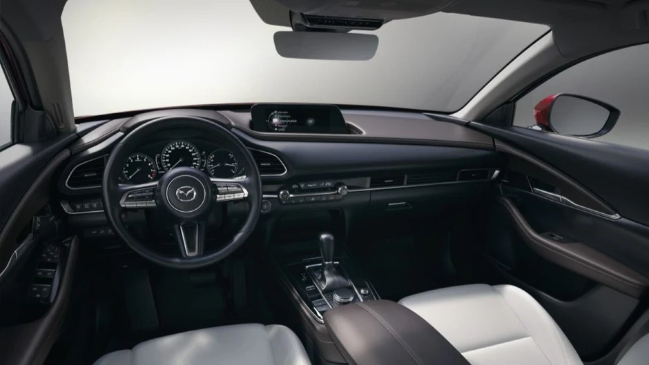 Mazda CX-30 và Toyota Corolla Cross HEV: Chọn cảm giác lái hay tiết kiệm xăng?