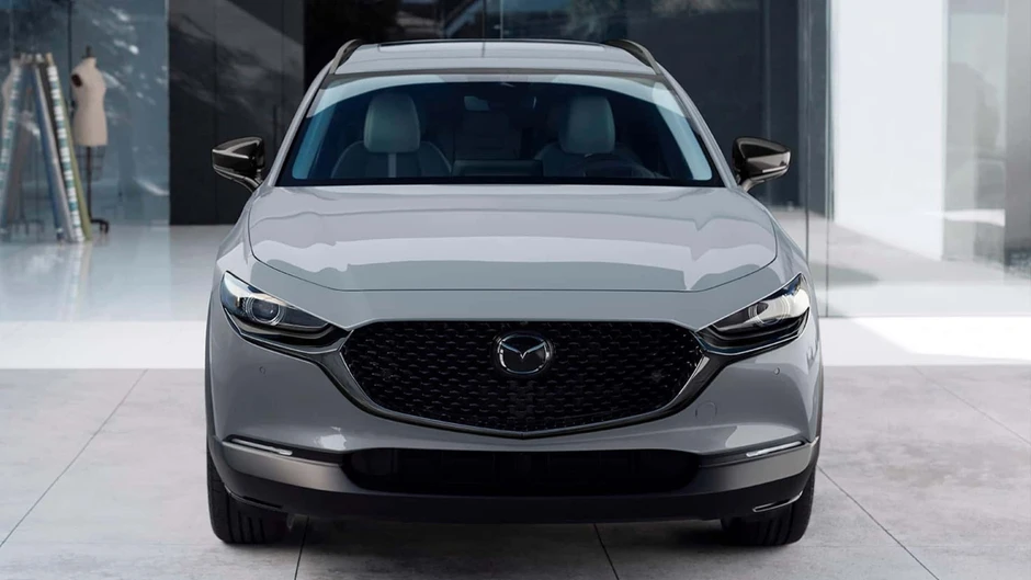 Mazda CX-30 và Toyota Corolla Cross HEV: Chọn cảm giác lái hay tiết kiệm xăng?