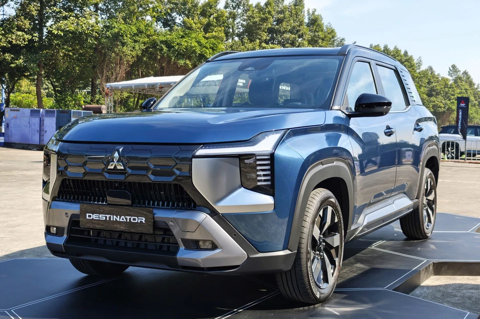 Mua xe gia đình chơi Tết, chọn Mitsubishi Destinator hay Mazda CX-5? Mua xe gia đình chơi Tết, chọn Mitsubishi Destinator hay Mazda CX-5?