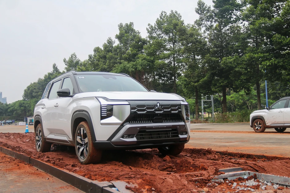 Mua xe gia đình chơi Tết, chọn Mitsubishi Destinator hay Mazda CX-5? Mua xe gia đình chơi Tết, chọn Mitsubishi Destinator hay Mazda CX-5?