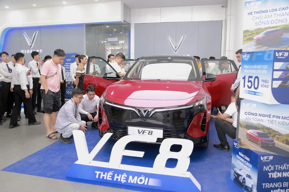 SUV điện VinFast VF 8 thế hệ mới chinh phục các gia đình mê xê dịch SUV điện VinFast VF 8 thế hệ mới chinh phục các gia đình mê xê dịch