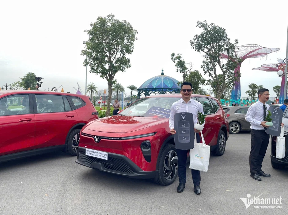 Top 10 xe bán chạy tháng 4: VinFast Limo Green dẫn đầu, Toyota Veloz gây bất ngờ Top 10 xe bán chạy tháng 4: VinFast Limo Green dẫn đầu, Toyota Veloz gây bất ngờ