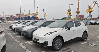 Việt Nam nhập khẩu hơn 168.000 ô tô từ đầu năm, xe trong nước có bị lép vế?