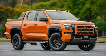 Xe bán tải tháng 8: Lần đầu tiên Ford Ranger 'bại trận' trước Mitsubishi Triton