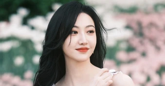 “Đệ nhất mỹ nhân Bắc Kinh” Cảnh Điềm lộ diện giữa nghi vấn mang thai hộ