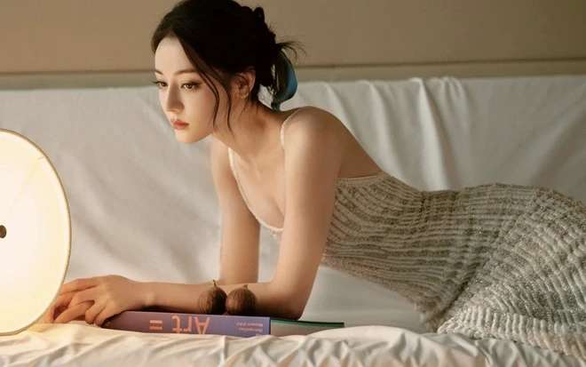 “Màn mất tích” bí ẩn của Địch Lệ Nhiệt Ba khiến fan lo lắng “Màn mất tích” bí ẩn của Địch Lệ Nhiệt Ba khiến fan lo lắng
