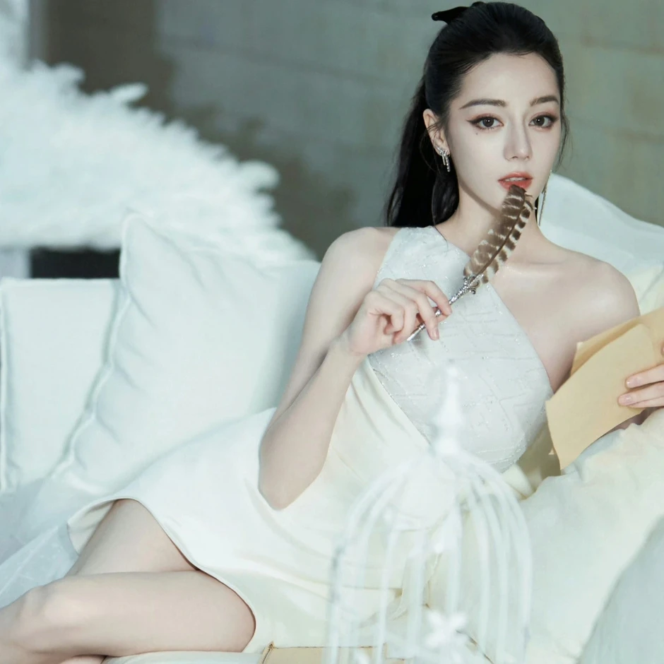 “Màn mất tích” bí ẩn của Địch Lệ Nhiệt Ba khiến fan lo lắng “Màn mất tích” bí ẩn của Địch Lệ Nhiệt Ba khiến fan lo lắng