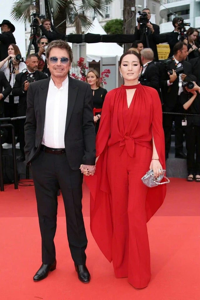 “Nữ hoàng Cannes châu Á” Củng Lợi đẹp áp đảo trên thảm đỏ ở tuổi 61