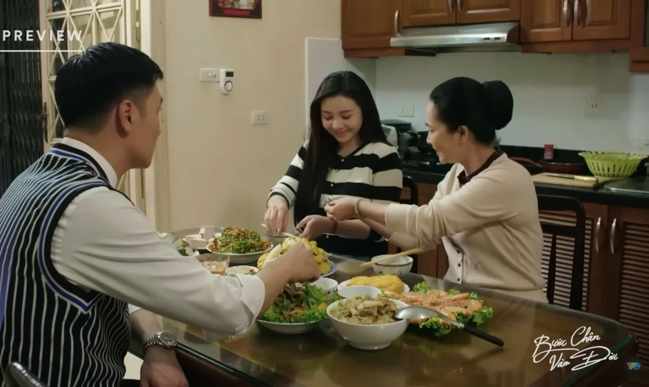 "Bước chân vào đời" tập 22: Thương lấy lòng mẹ Lâm, bị mỉa mai nịnh sếp "Bước chân vào đời" tập 22: Thương lấy lòng mẹ Lâm, bị mỉa mai nịnh sếp