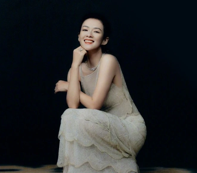 "Chị đẹp" Chương Tử Di gây chú ý với diện mạo khác lạ ở tuổi 47 "Chị đẹp" Chương Tử Di gây chú ý với diện mạo khác lạ ở tuổi 47