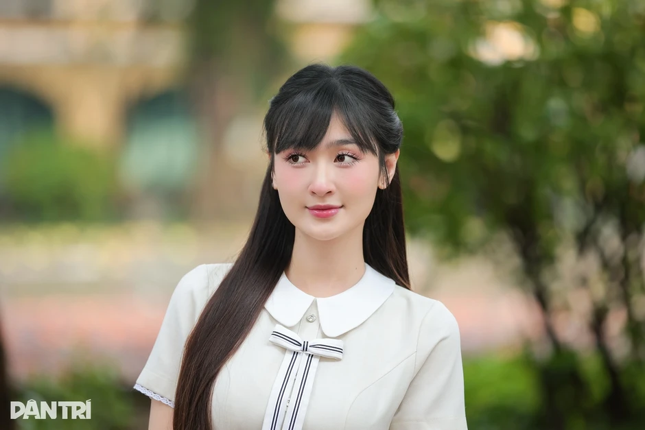 "Em gái tham vọng" nói gì về màn quỳ gối gây tranh cãi trên phim giờ vàng? "Em gái tham vọng" nói gì về màn quỳ gối gây tranh cãi trên phim giờ vàng?
