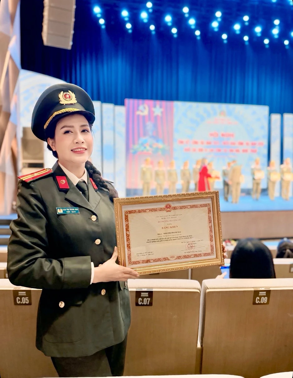 3 nữ diễn viên đóng phim VTV là công an ngoài đời thực, 1 người vừa lên Thiếu tá 3 nữ diễn viên đóng phim VTV là công an ngoài đời thực, 1 người vừa lên Thiếu tá