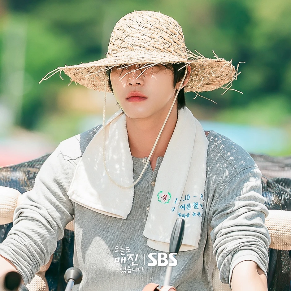 Ahn Hyo Seop hóa anh nông dân mặt đẹp như điêu khắc