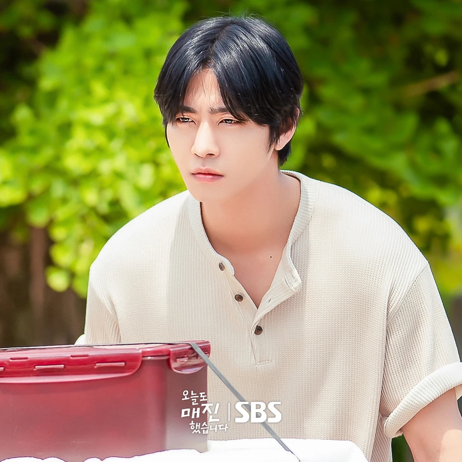 Ahn Hyo Seop hóa anh nông dân mặt đẹp như điêu khắc