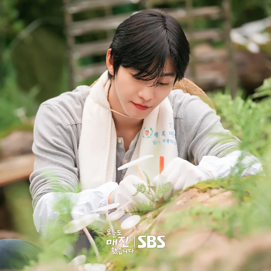 Ahn Hyo Seop hóa anh nông dân mặt đẹp như điêu khắc