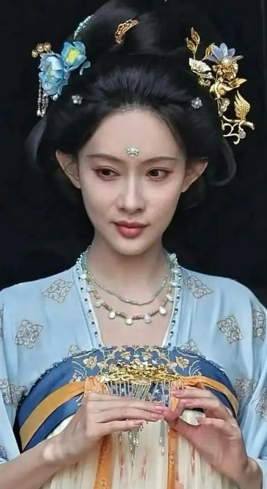 Ai bắt Mạnh Tử Nghĩa ăn cơm giùm với: Người gầy như bộ xương! Ai bắt Mạnh Tử Nghĩa ăn cơm giùm với: Người gầy như bộ xương!