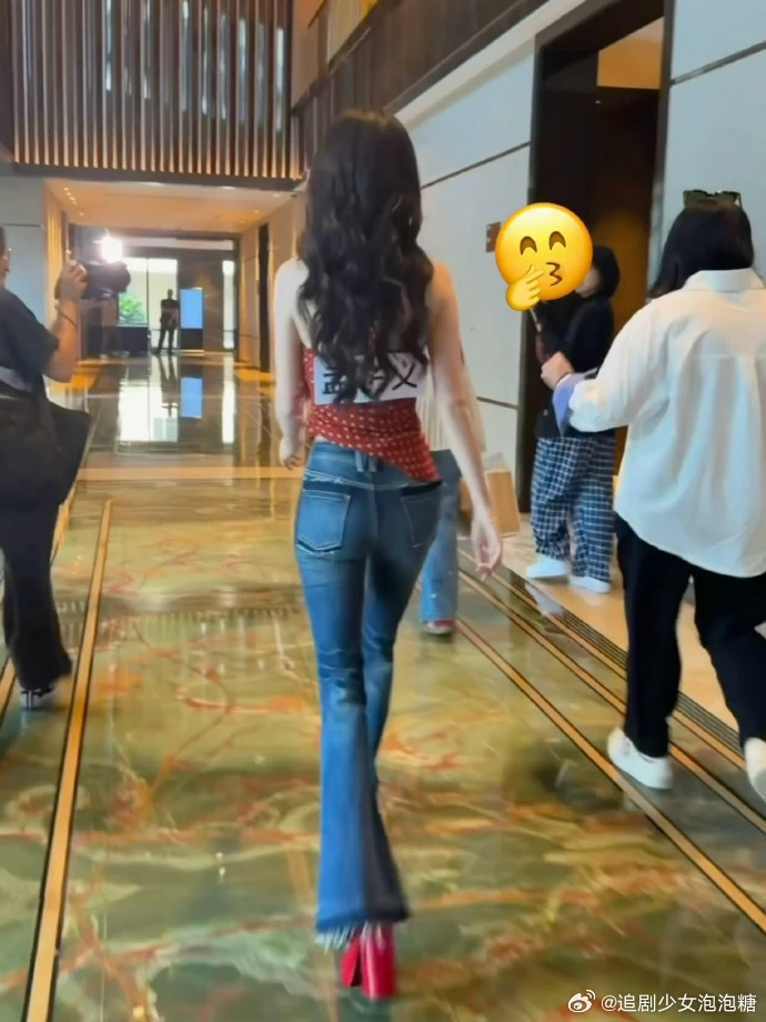Ai bắt Mạnh Tử Nghĩa ăn cơm giùm với: Người gầy như bộ xương! Ai bắt Mạnh Tử Nghĩa ăn cơm giùm với: Người gầy như bộ xương!