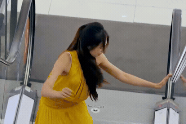 Bóng Ma Hạnh Phúc tình tiết lố bịch chưa từng thấy Bóng Ma Hạnh Phúc tình tiết lố bịch chưa từng thấy