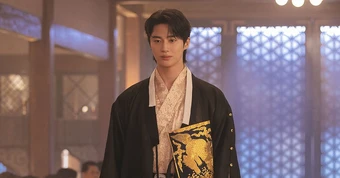 Byeon Woo Seok thần thái vương tôn quý tộc nổi bần bật