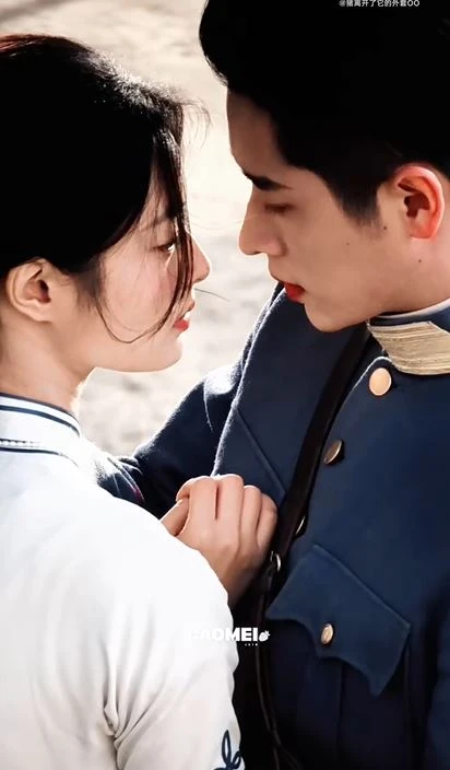 Camera quay lén cặp đôi ngôn tình nửa đêm hôn nhau ngoài đường: Nhà gái đẹp như thiên sứ, bảo sao ai cũng si mê Camera quay lén cặp đôi ngôn tình nửa đêm hôn nhau ngoài đường: Nhà gái đẹp như thiên sứ, bảo sao ai cũng si mê