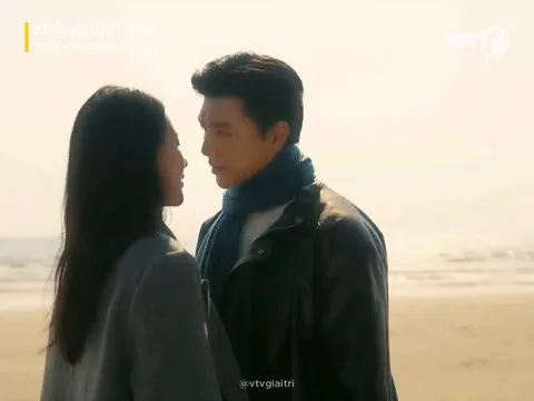 Cảnh "khóa môi" của cặp diễn viên trong phim giờ vàng VTV gây sốt Cảnh "khóa môi" của cặp diễn viên trong phim giờ vàng VTV gây sốt