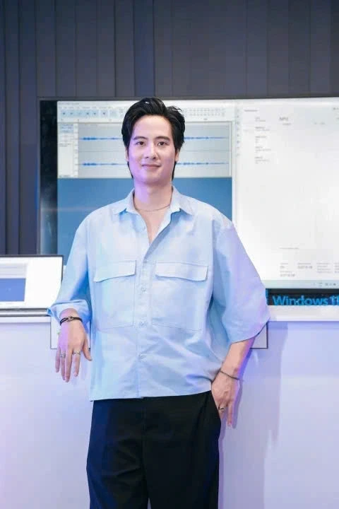 CEO JVevermind: Lịch sử Việt đủ sức thành series như Netflix, Disney CEO JVevermind: Lịch sử Việt đủ sức thành series như Netflix, Disney