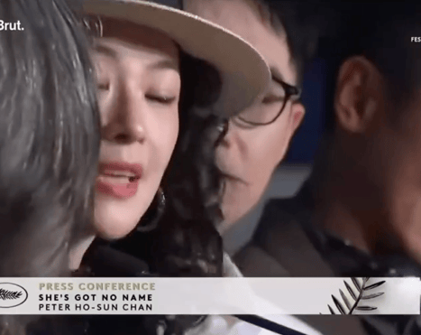 Chương Tử Di công khai lườm nguýt ngay trên sóng trực tiếp Chương Tử Di công khai lườm nguýt ngay trên sóng trực tiếp