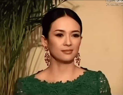 Chương Tử Di công khai lườm nguýt ngay trên sóng trực tiếp Chương Tử Di công khai lườm nguýt ngay trên sóng trực tiếp