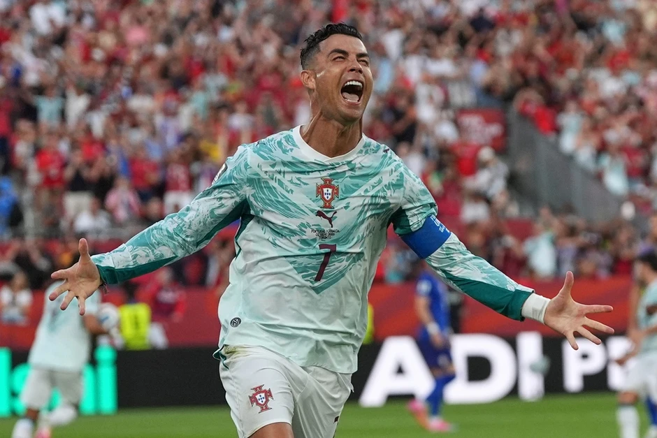 Cristiano Ronaldo đi làm phim sau World Cup - Báo TinVina