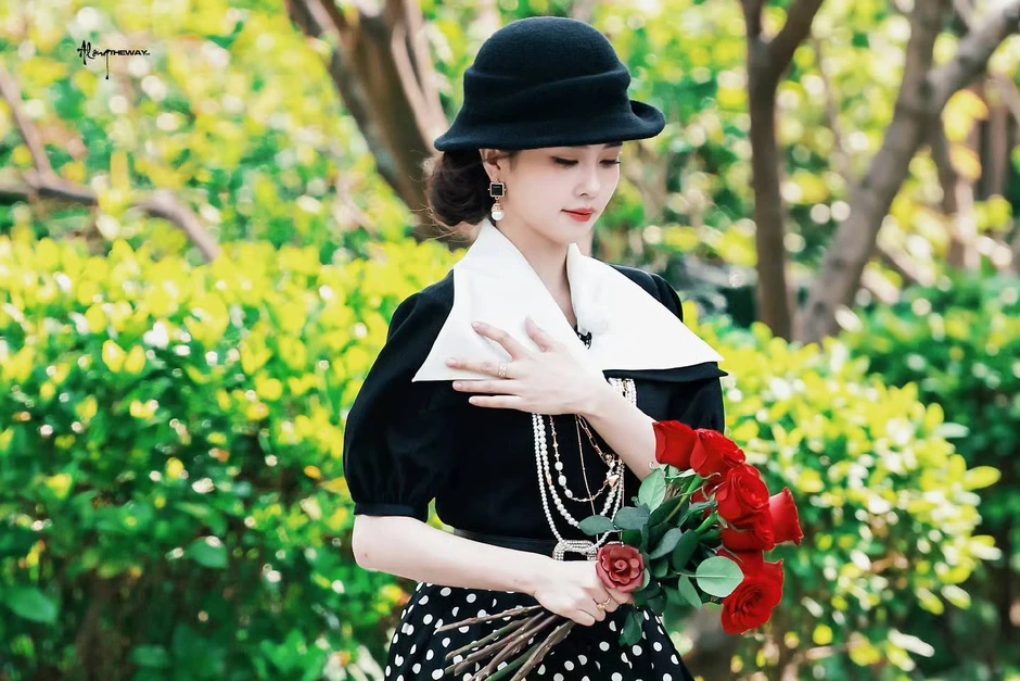 Đại tiểu thư du học về nước đang náo loạn hot search: Nhan sắc tô hồng vạn vật, tưởng đâu chỉ có trong tiểu thuyết