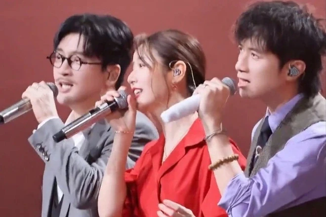 Dàn diễn viên “Tân dòng sông ly biệt” tái ngộ sau 25 năm, Triệu Vy vắng mặt Dàn diễn viên “Tân dòng sông ly biệt” tái ngộ sau 25 năm, Triệu Vy vắng mặt