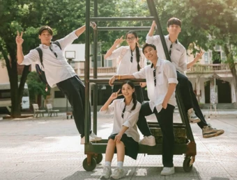 Dàn diễn viên trẻ gây sốt trong phim giờ vàng 'Mùa hè năm ấy'