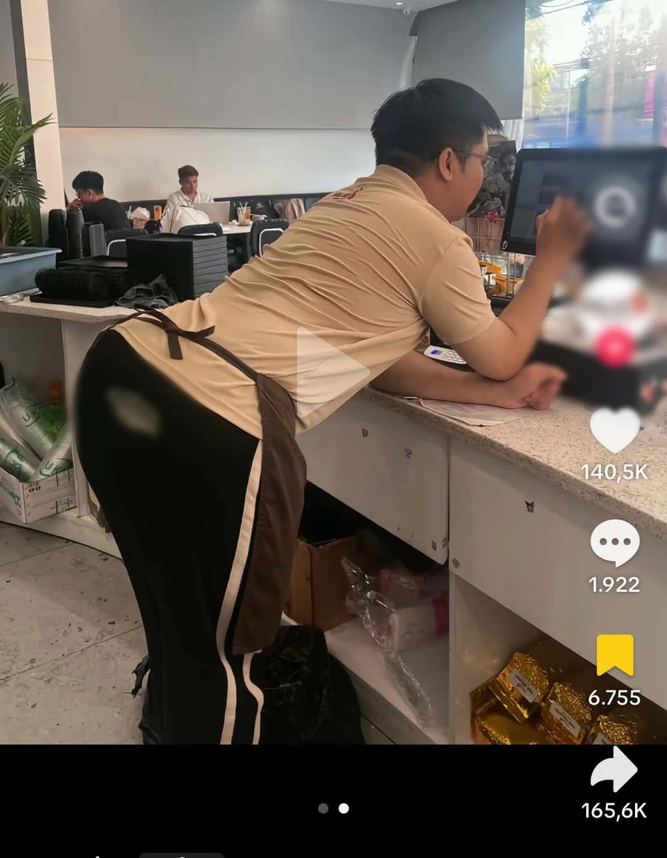 Dáng đứng Bóng Ma Hạnh Phúc là gì mà cả MXH bắt trend? Dáng đứng Bóng Ma Hạnh Phúc là gì mà cả MXH bắt trend?