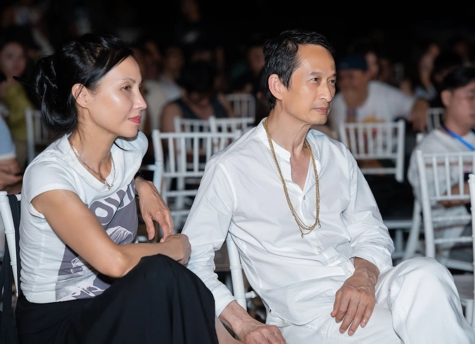 Đạo diễn 'Mưa đỏ' Đặng Thái Huyền gặp gỡ loạt tên tuổi sừng sỏ của điện ảnh Việt Đạo diễn 'Mưa đỏ' Đặng Thái Huyền gặp gỡ loạt tên tuổi sừng sỏ của điện ảnh Việt