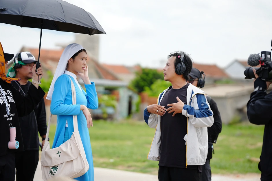 Đạo diễn "Hẹn em ngày nhật thực" nói gì khi được so sánh với Victor Vũ? Đạo diễn "Hẹn em ngày nhật thực" nói gì khi được so sánh với Victor Vũ?