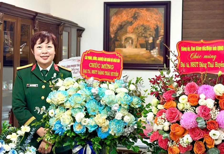 Đạo diễn "Mưa đỏ" Đặng Thái Huyền được thăng hàm Đại tá